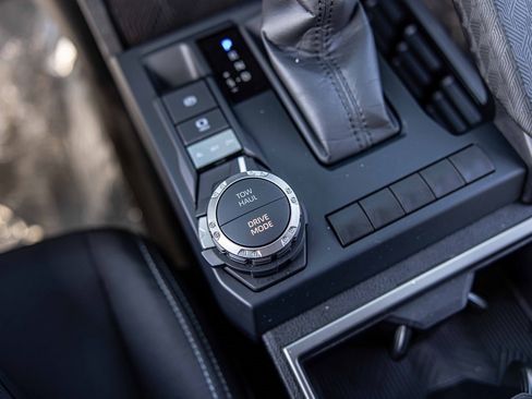 Used 2025 Toyota Tacoma TRD Sport image 29