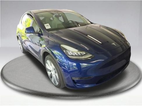 Used 2023 Tesla Model Y AWD image 2