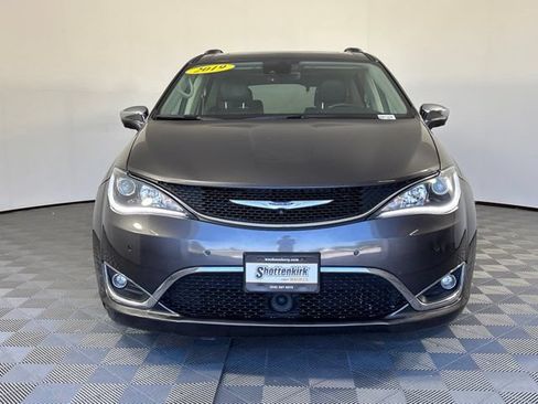 Used 2019 Chrysler Pacifica Limited w/ Tire & Wheel Group FWD image 44