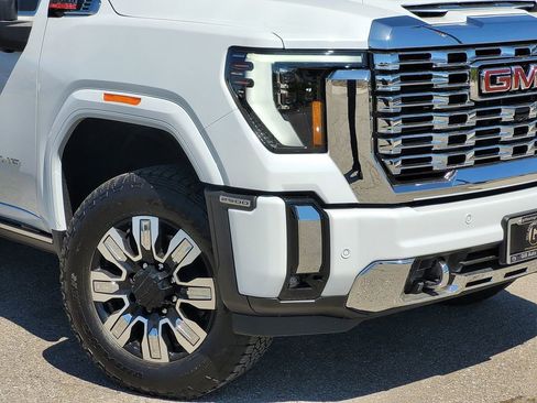 New 2026 GMC Sierra 2500 Denali w/ Denali Reserve Package AWD/4WD image 6