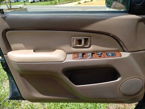 Used 2000 Toyota 4Runner Limited image 8