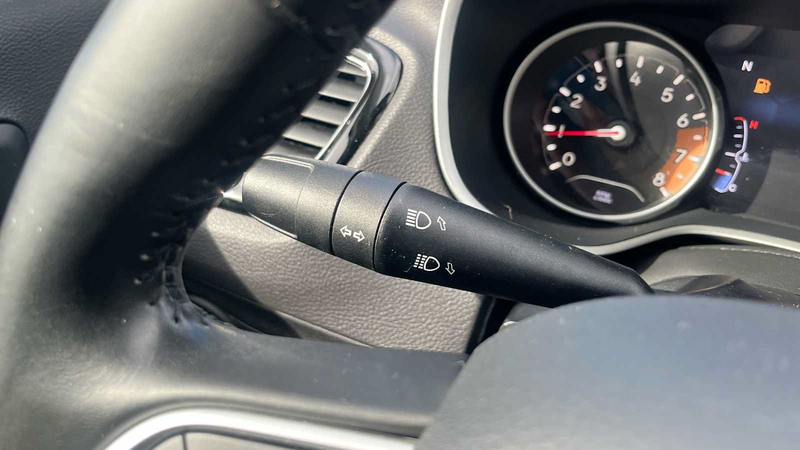 Used 2018 Jeep Compass Latitude w/ Popular Equipment Group FWD image 41