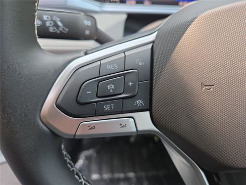 New 2025 Volkswagen Taos SE image 19