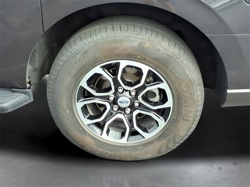 Used 2024 Ford Expedition Max XLT image 27