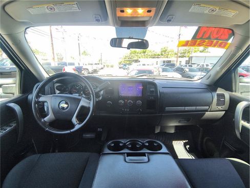 Used 2011 Chevrolet Silverado 2500 LT AWD/4WD image 6
