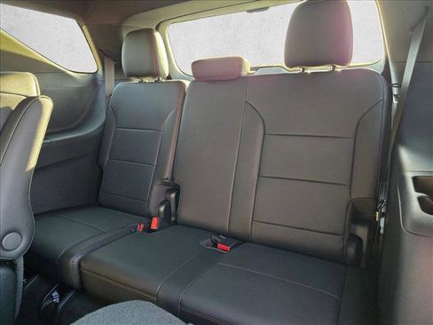 New 2026 Chevrolet Traverse Z71 w/ Driver Confidence Package image 17