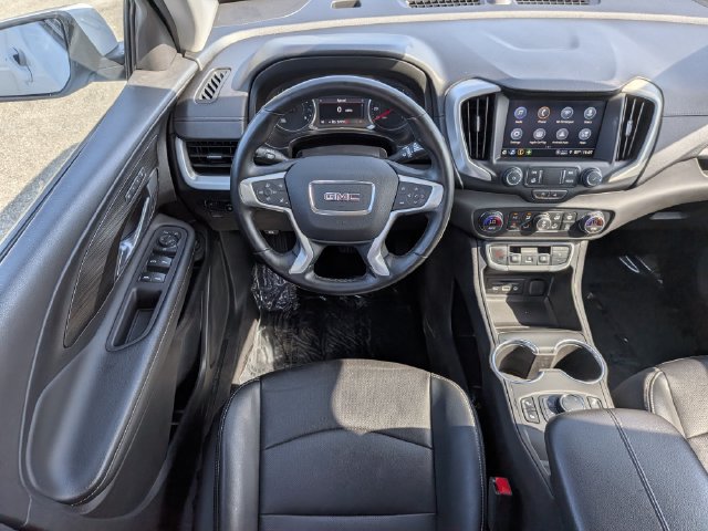 Used 2024 GMC Terrain SLT AWD/4WD image 16
