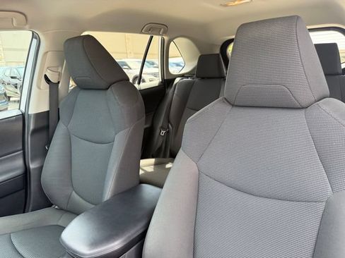 Used 2021 Toyota RAV4 LE FWD image 13