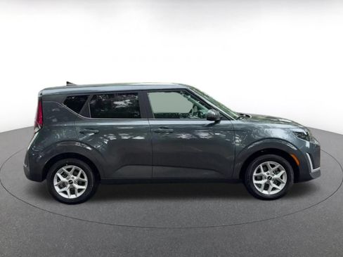 Used 2025 Kia Soul LX w/ LX Technology Package FWD image 17
