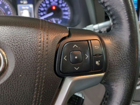 Used 2017 Toyota Sienna XLE image 28