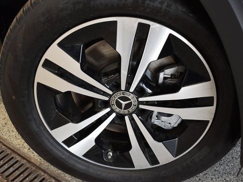 New 2025 Mercedes-Benz GLB 250 4MATIC image 14