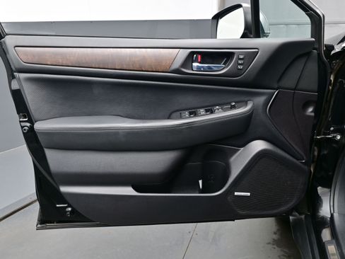 Used 2017 Subaru Outback 2.5i Limited image 9