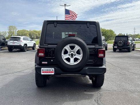 Used 2018 Jeep Wrangler Unlimited Sport S AWD/4WD image 6