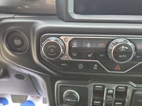 Used 2022 Jeep Gladiator Overland w/ Cold Weather Group AWD/4WD image 19