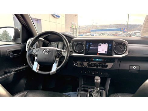 Used 2018 Toyota Tacoma Limited image 12