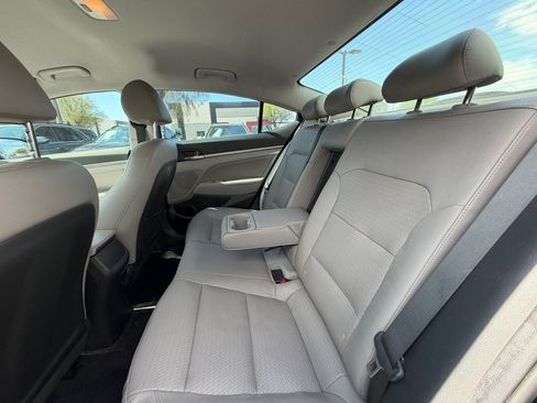 Used 2017 Hyundai Elantra Limited FWD image 17