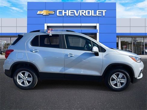 Certified 2022 Chevrolet Trax LT w/ LT Convenience Package image 4