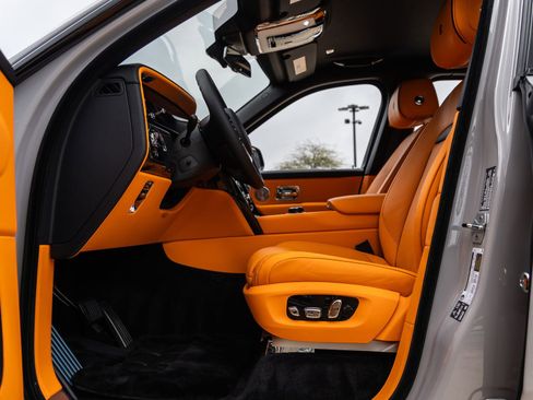 New 2026 Rolls-Royce Cullinan Black Badge image 28