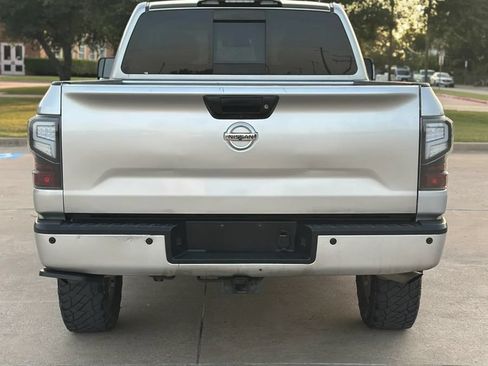 Used 2019 Nissan Titan SV w/ SV Convenience Package AWD/4WD image 6