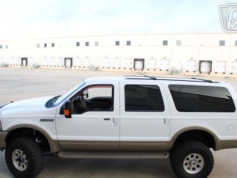 Used 2004 Ford Excursion Eddie Bauer image 2