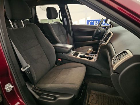 Used 2017 Jeep Grand Cherokee Laredo w/ Quick Order Package 23E image 24