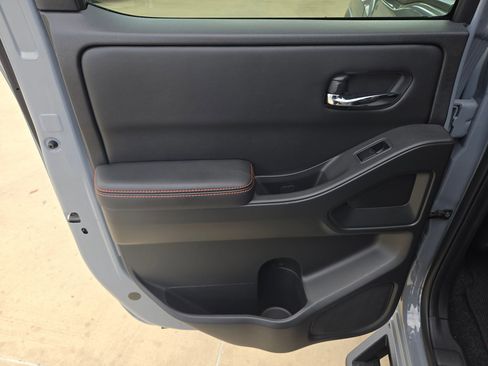 Certified 2025 Nissan Frontier PRO-4X image 14