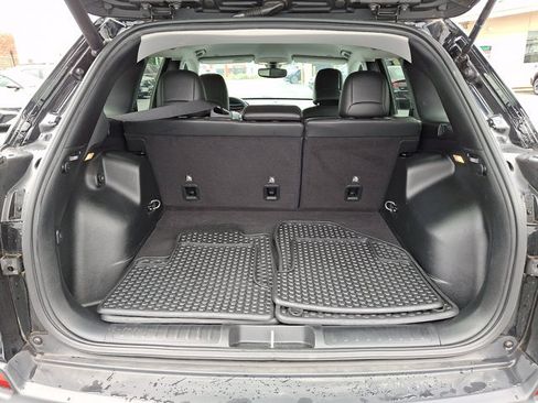 Used 2019 Jeep Cherokee Latitude Plus w/ Comfort/Convenience Group AWD/4WD image 28