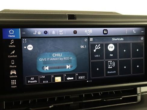 Used 2025 Jeep Wrangler Unlimited Sahara AWD/4WD image 30