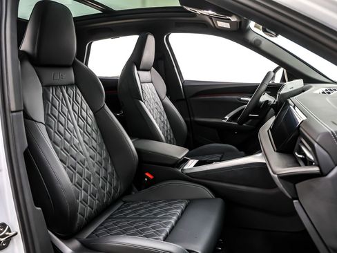 New 2025 Audi SQ5 Prestige image 7