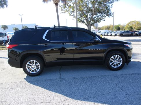 Used 2021 Chevrolet Traverse LT image 8