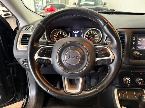 Used 2018 Jeep Compass Latitude FWD image 8