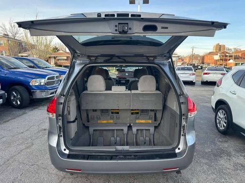 Used 2014 Toyota Sienna LE image 24