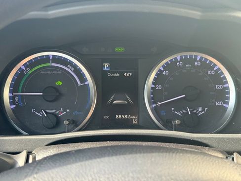 Used 2019 Toyota Highlander LE AWD/4WD image 31