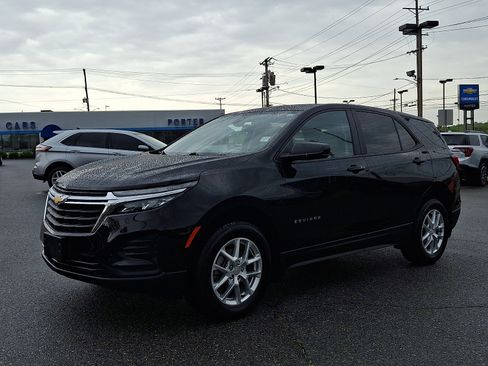 Certified 2024 Chevrolet Equinox LS w/ LS Convenience Package AWD/4WD image 3