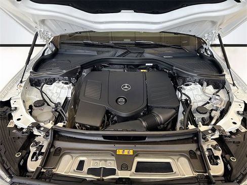 Used 2025 Mercedes-Benz GLC 300 4MATIC image 32