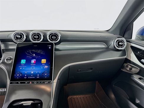 Used 2025 Mercedes-Benz GLC 300 4MATIC image 20