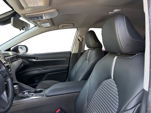 Used 2022 Toyota Camry SE w/ Carpet Mat Package (TMS) image 10