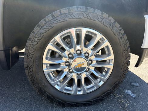 Used 2022 Chevrolet Silverado 3500 High Country AWD/4WD image 3