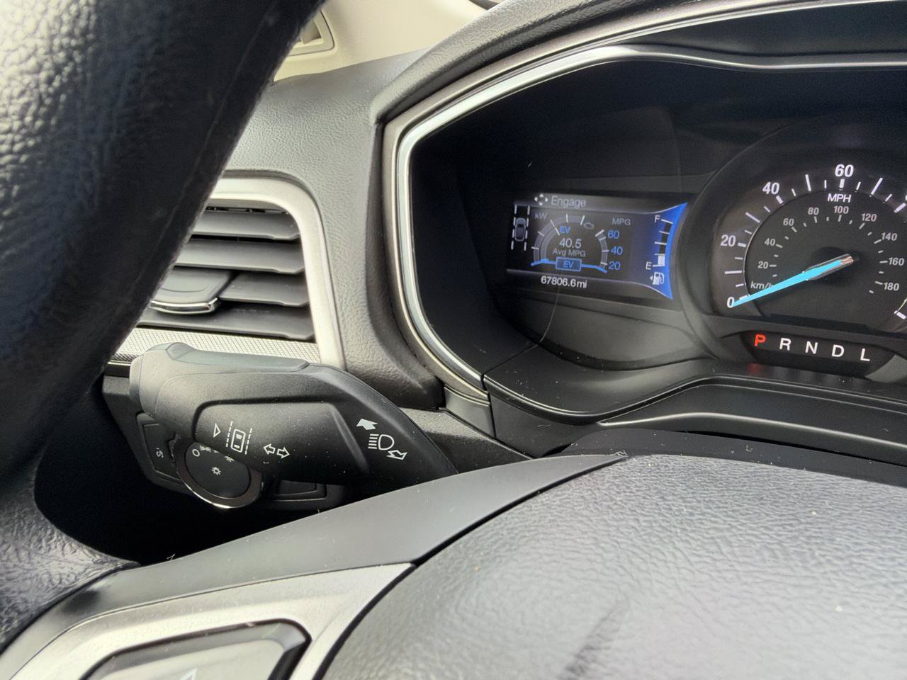 Used 2019 Ford Fusion SE FWD image 16