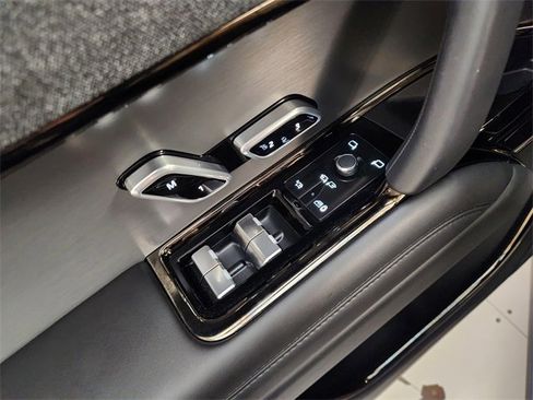 Used 2025 Land Rover Range Rover Sport SE image 22