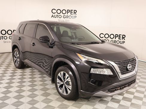 Used 2023 Nissan Rogue SV image 1