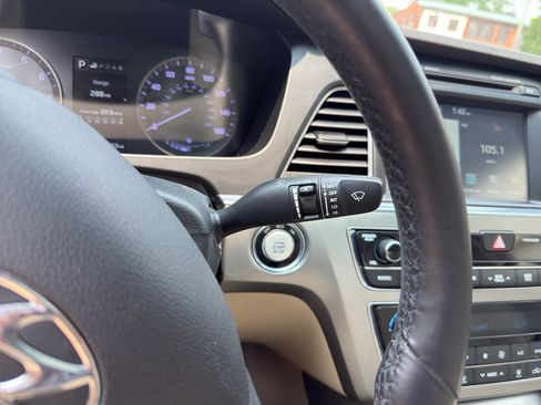 Used 2015 Hyundai Sonata Limited w/ Option Group 05 FWD image 19