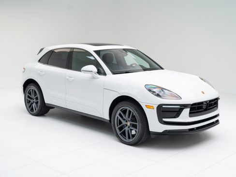 Certified 2026 Porsche Macan AWD/4WD image 7