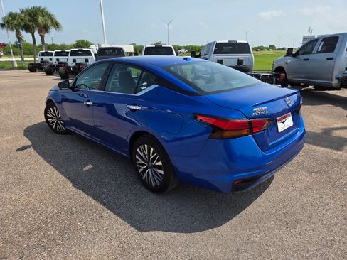 Used 2025 Nissan Altima 2.5 SV FWD image 6
