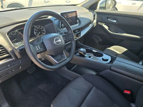 Used 2025 Nissan Rogue SV image 8