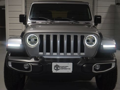 Used 2018 Jeep Wrangler Unlimited Sahara AWD/4WD image 2