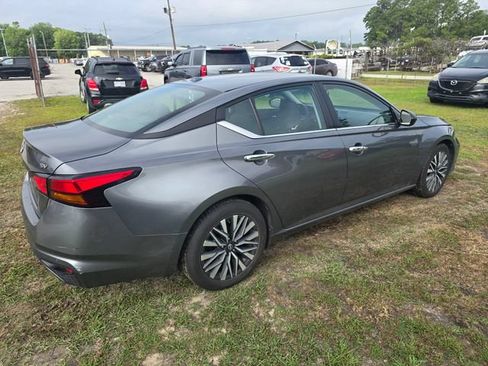 Used 2024 Nissan Altima 2.5 SV FWD image 7