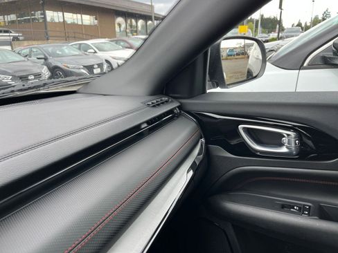 Used 2025 Jeep Compass Trailhawk AWD/4WD image 35