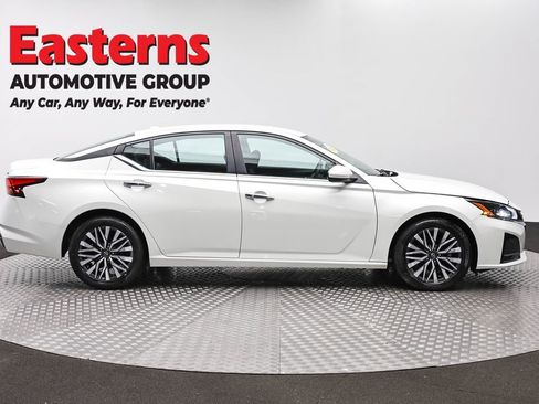 Used 2023 Nissan Altima 2.5 SV FWD image 4