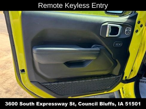Used 2023 Jeep Gladiator Sport AWD/4WD image 17